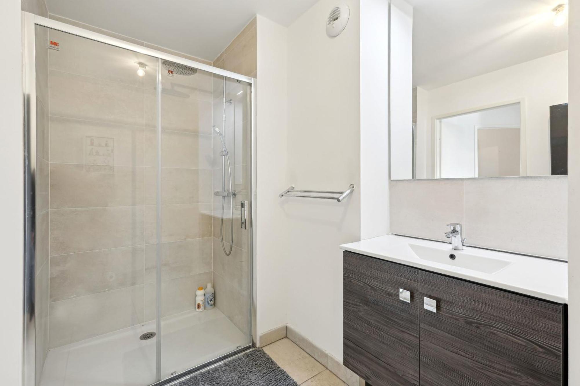 Spacious And Bright Apartment บอร์โด ภายนอก รูปภาพ